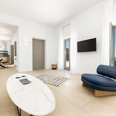 Eneos #2 Pool & Sea View, וילה