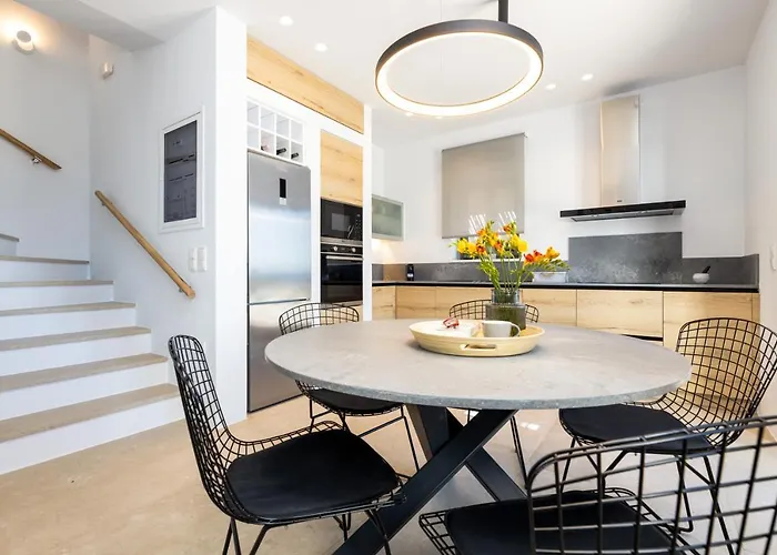 Eneos #2 Pool & Sea View, וילה *